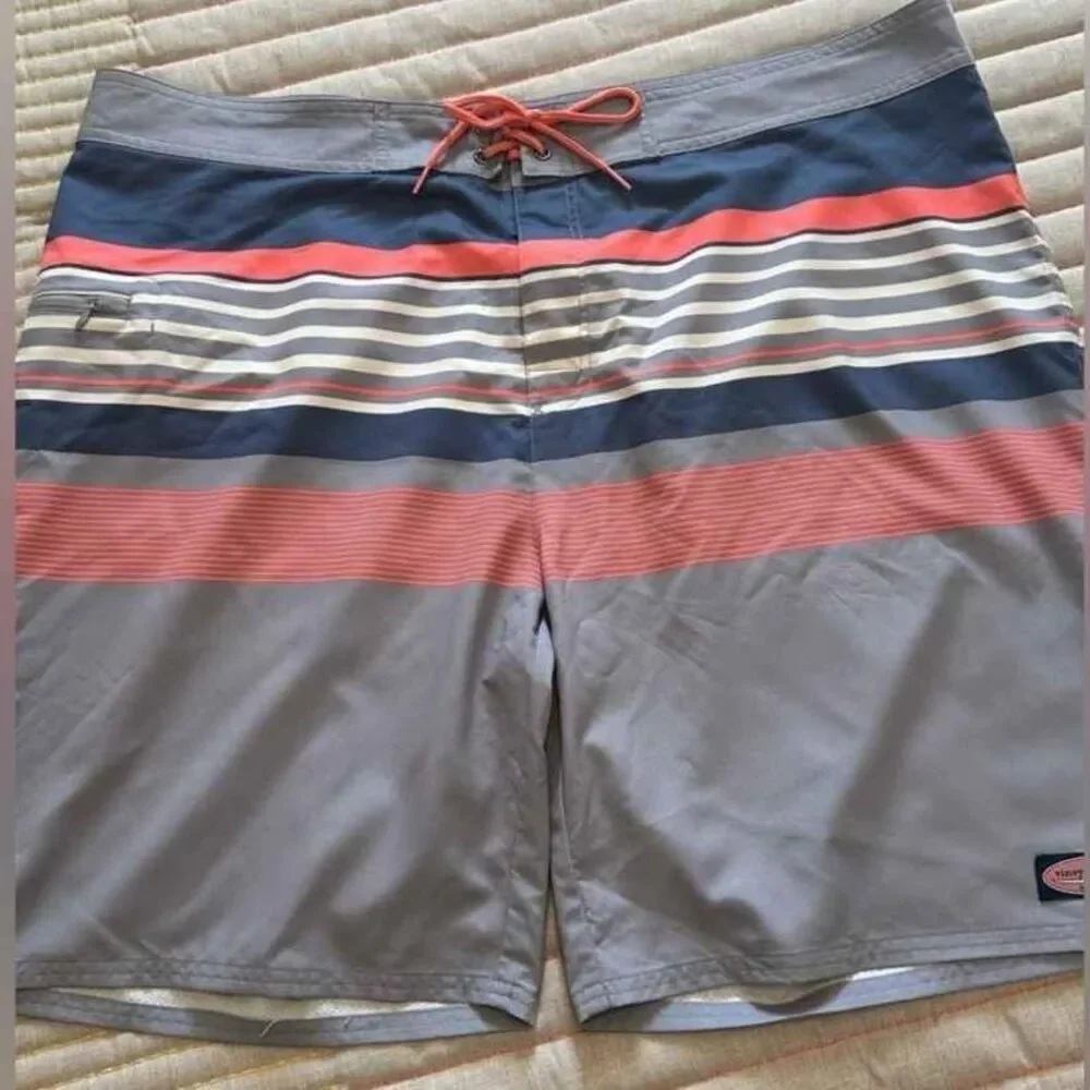 The Vineyard Vines Performance Board Striped Shorts =  Size Men's 33/ Small